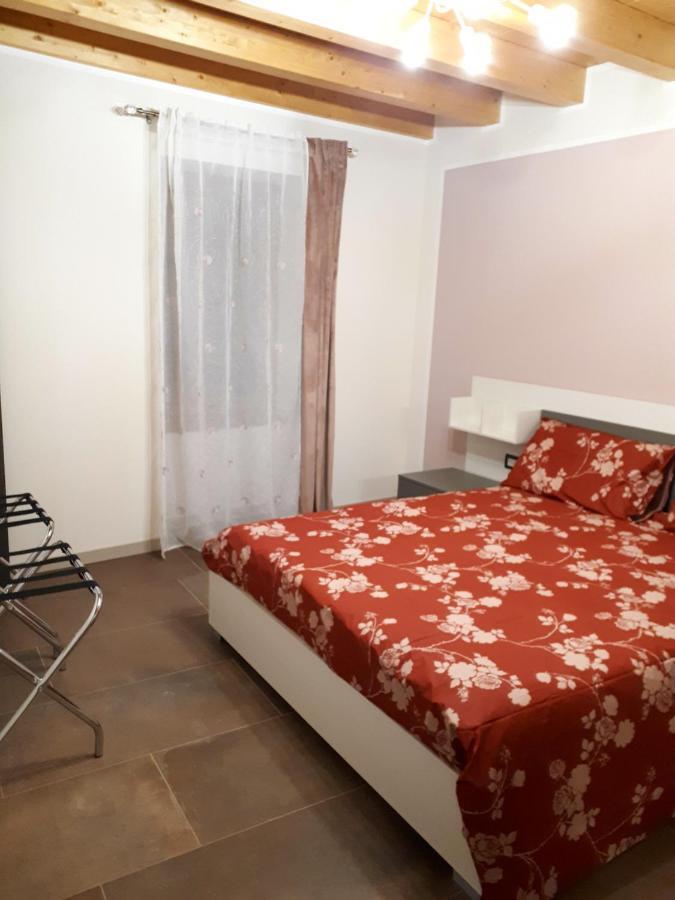 Dimora Rosso San Zeno - Wifi Veloce E Adatto Per Famiglie Verona Eksteriør bilde